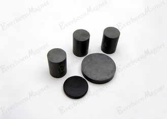 Porcellana Piccoli magneti ceramici rotondi per i sensori/bottoni/mestieri, magneti ceramici magnetizzati assiali del disco fornitore