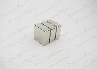 Porcellana Forza coercitiva elevata quadrata dei magneti permanenti 40 * 40 * 15mm di NdFeB del cubo N42 per i ricambi auto fornitore