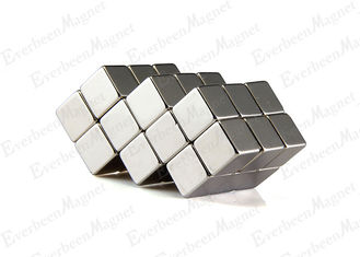 Porcellana Magneti ad alta resistenza quadrati N52 per i generatori, forte smagnetizzazione eccellente del magnete resistente fornitore