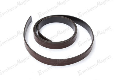 Porcellana Nastri magnetici autoadesivo spessore di 1.5mm x di 12,7, forti bande magnetiche eccellenti per Frigerator distributore